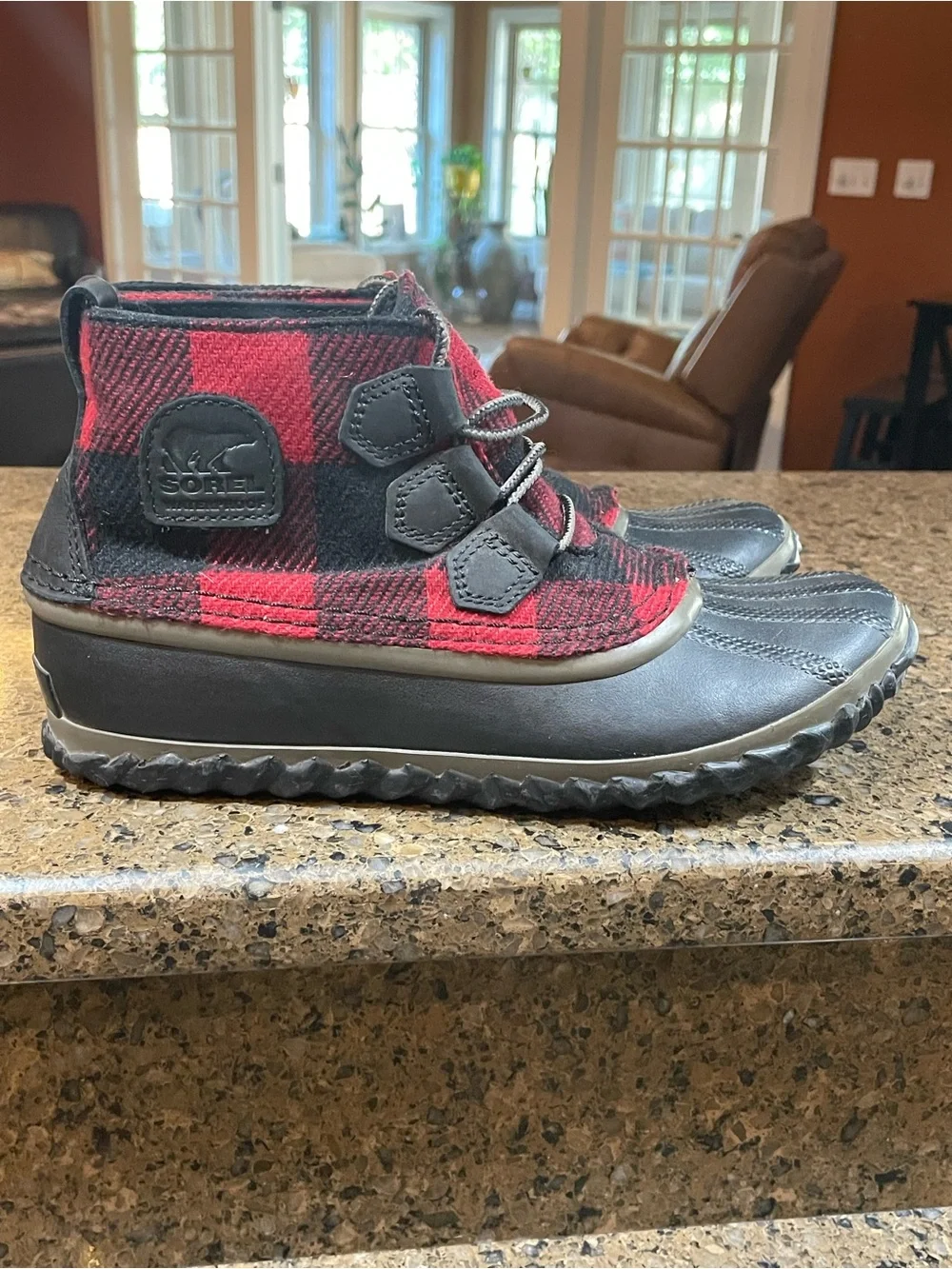 Sorel Out ‘N About 1757741 Sz 7 Red & Black Buffalo Plaid Waterproof Winter Boot